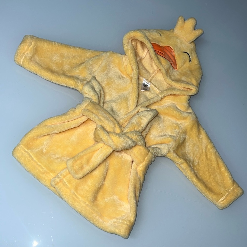 HB - 0 TO 9 MONTH BABY CHICK SUPER SOFT HOODED BATHROBE NWOT